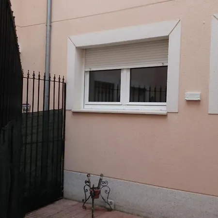 Charming House In With Terrace And Fireplace Ferienhaus *