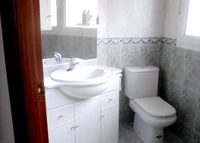 Charming House In With Terrace And Fireplace 度假居