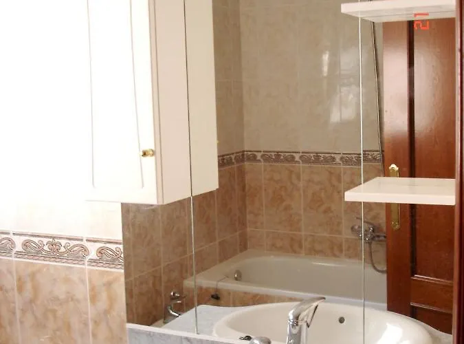 Charming House In With Terrace And Fireplace 度假居