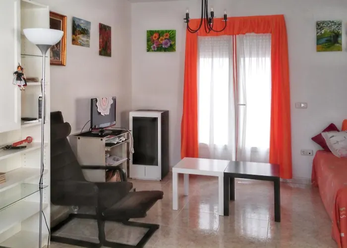 Charming House In With Terrace And Fireplace 度假居