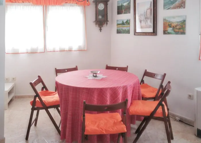 度假居 Charming House In With Terrace And Fireplace *